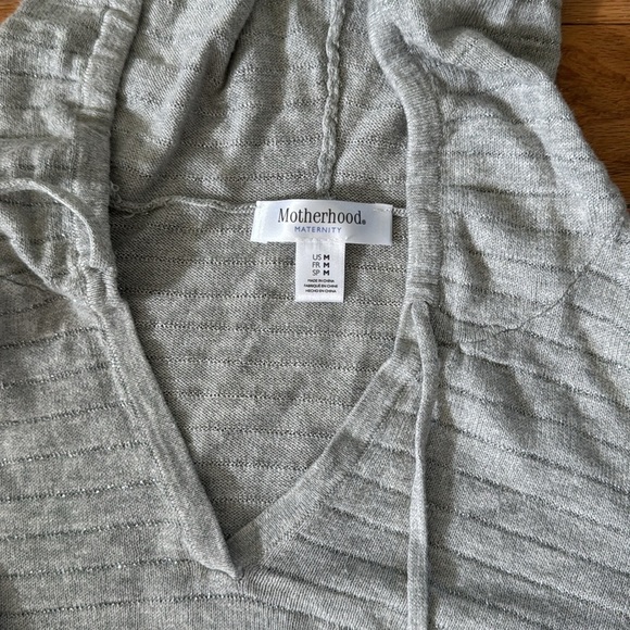 Motherhood Maternity | Gray/Silver Sweater/Hoodie | size M - Picture 2 of 7
